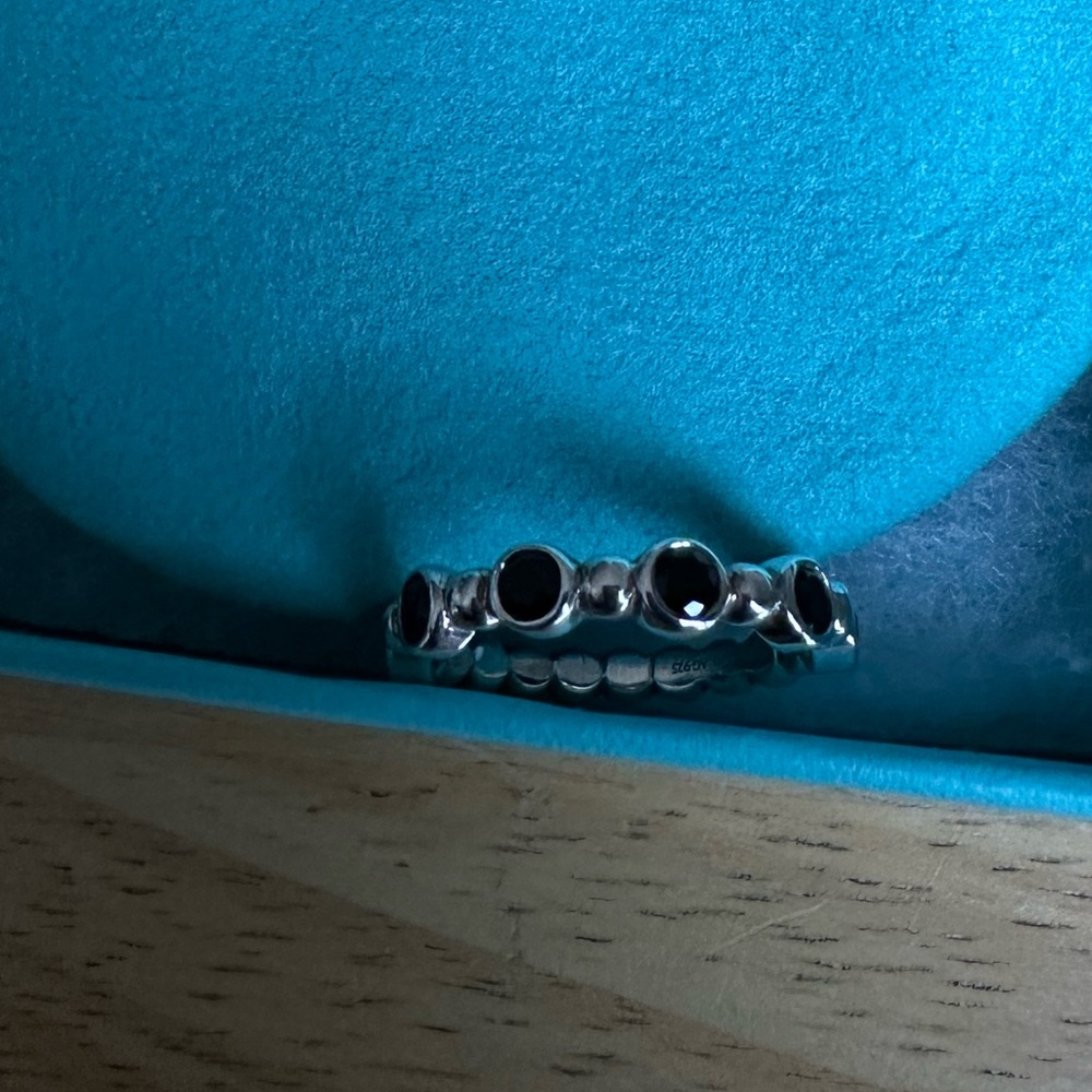 Tiffany & Co, black onyx sterling silver beaded band ring, size 7 - Picture 2 of 6